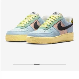 Women’s Nike Air Force 1 07’ size 8